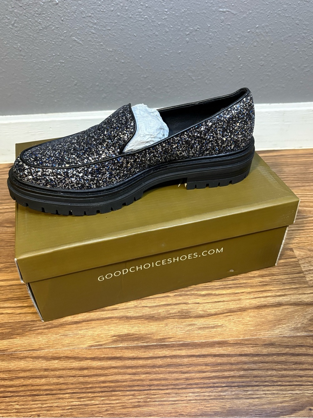 GC Shoes Morgan loafers feature a striking black glitter finish size 9.5